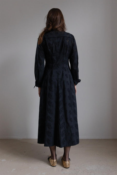 Kjole | Embroidered Ease Black