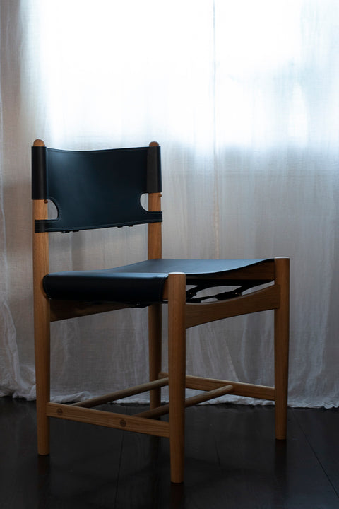 Spisestuestol | Spanish Dining Chair 3237 u/Arml. Oljet Eik / Sort Lær